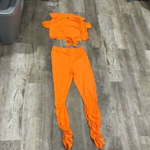Orange two-piece suits The top is a small the bottom is a small